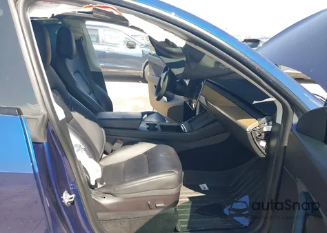 2021 Tesla Model Y Long Range Dual Motor All-Wheel Drive z USA, uszkodzony, nr VIN 5YJYGDEEXMF233160